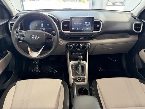 Used 2025 Hyundai Venue SEL FWD image 12