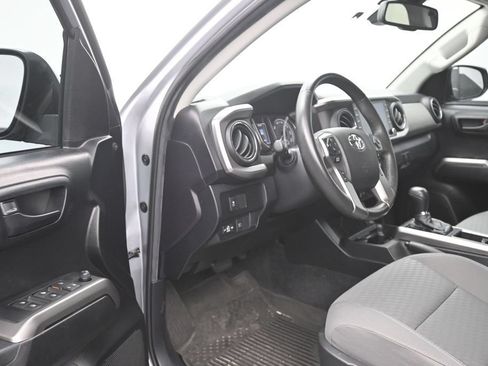 Used 2022 Toyota Tacoma SR5 w/ Technology Package RWD image 11