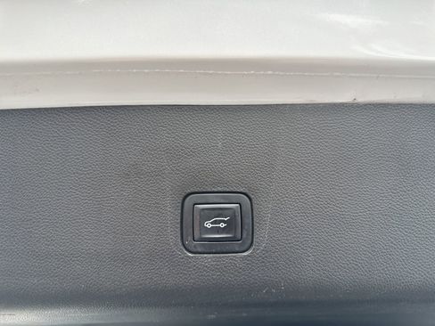 Used 2018 Chevrolet Traverse Premier image 15