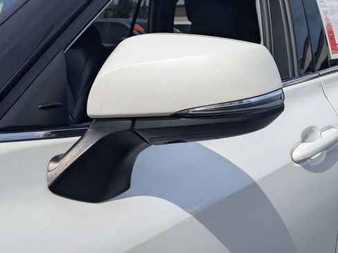 Used 2020 Toyota Highlander Limited FWD image 10
