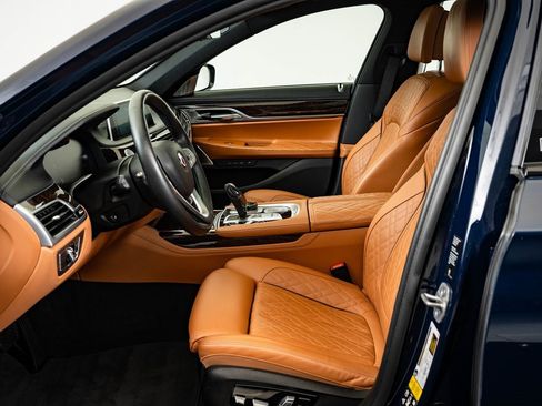 Used 2022 BMW ALPINA B7 xDrive image 23