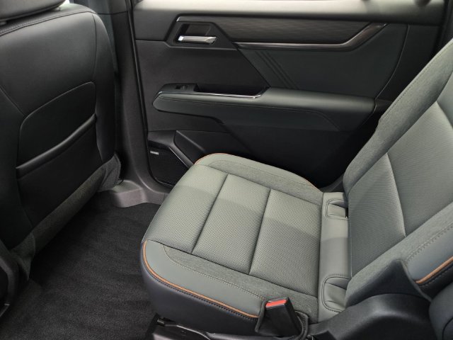 Used 2025 GMC Acadia AT4 AWD/4WD image 16