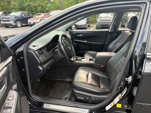 Used 2016 Toyota Camry XLE w/ Moonroof Package FWD image 15