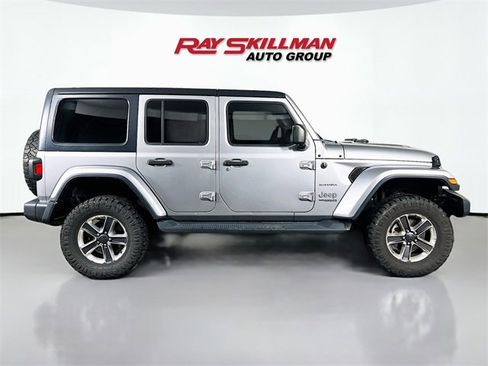 Used 2020 Jeep Wrangler Unlimited Sahara image 8