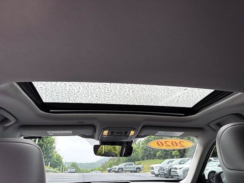 Used 2020 Toyota Highlander XLE AWD/4WD image 20