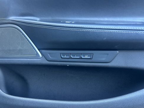 Used 2022 BMW 740i xDrive w/ Premium Package image 24