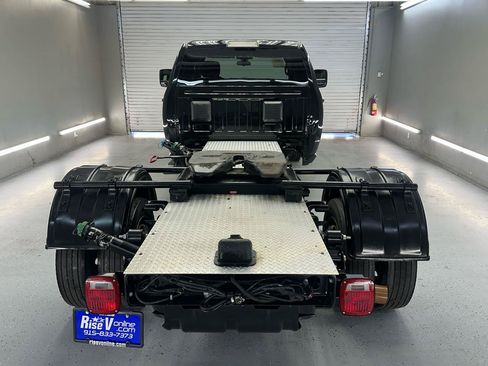 Used 2023 RAM 5500 Tradesman w/ Chrome Appearance Group RWD image 8