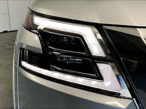 Used 2024 Nissan Armada Platinum w/ Captain's Chairs Package image 28