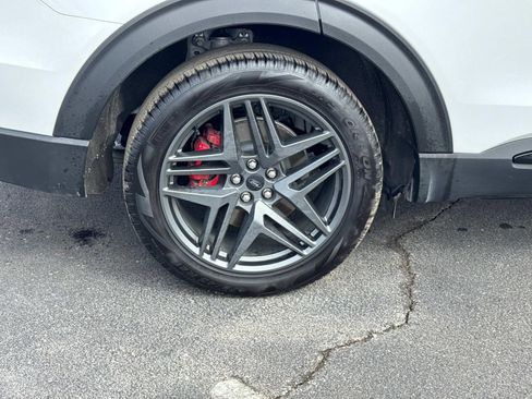 Used 2025 Ford Explorer ST image 11