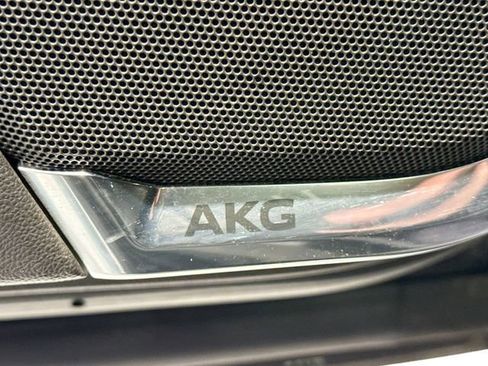 Used 2022 Cadillac Escalade Premium Luxury image 18