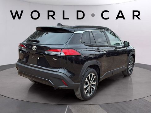 Used 2022 Toyota Corolla Cross XLE w/ Convenience Package image 17