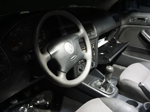 Used 2004 Volkswagen Golf GLS FWD image 12