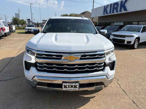 Used 2024 Chevrolet Silverado 1500 LTZ w/ Z71 Off-Road Package AWD/4WD image 8