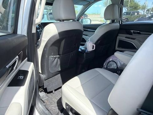 Used 2021 Kia Telluride S FWD image 5