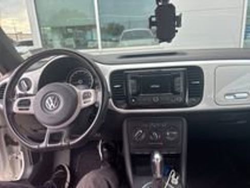 Used 2015 Volkswagen Beetle 1.8T FWD image 6