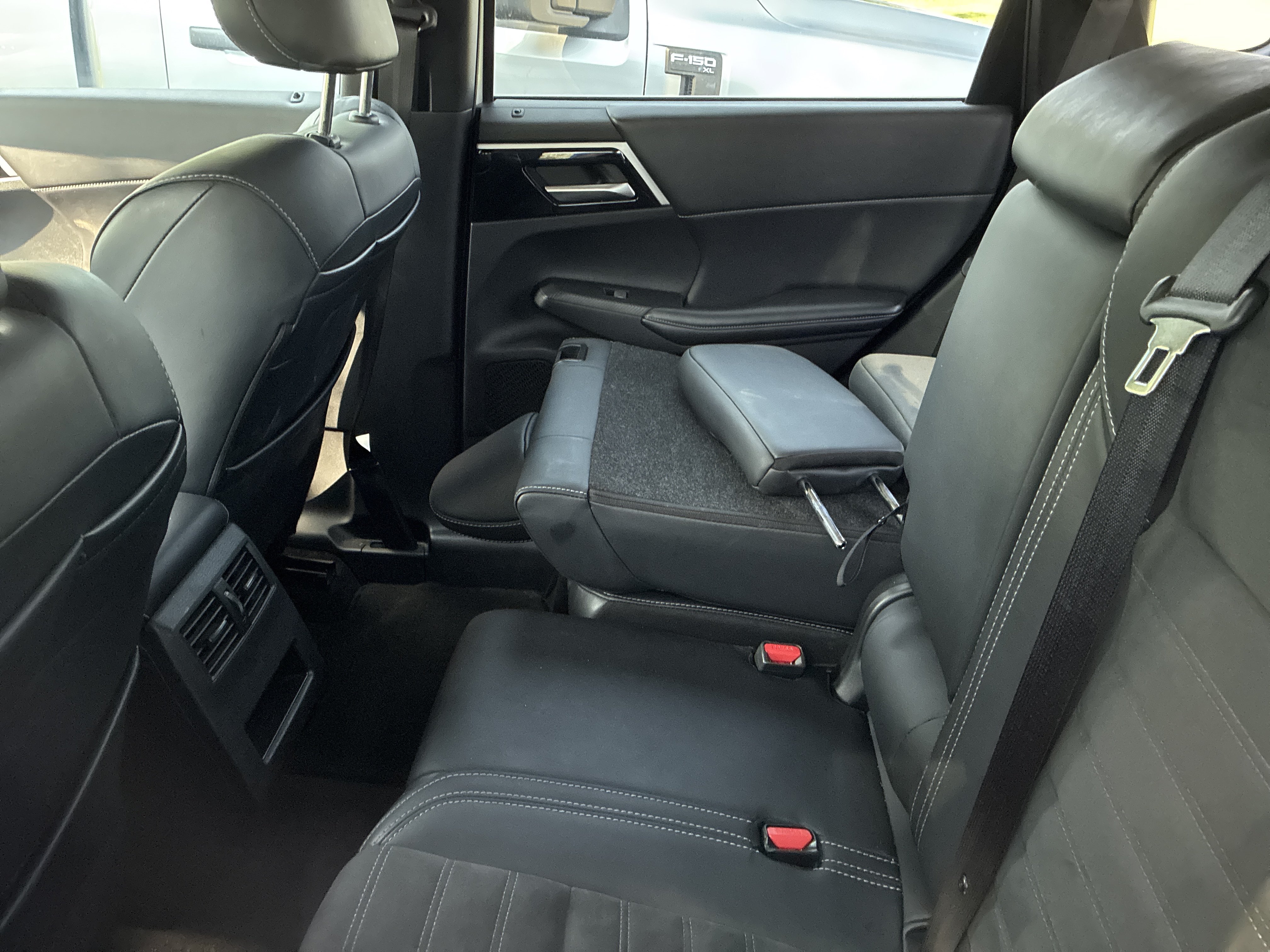 Used 2024 Mitsubishi Outlander SE AWD/4WD image 6