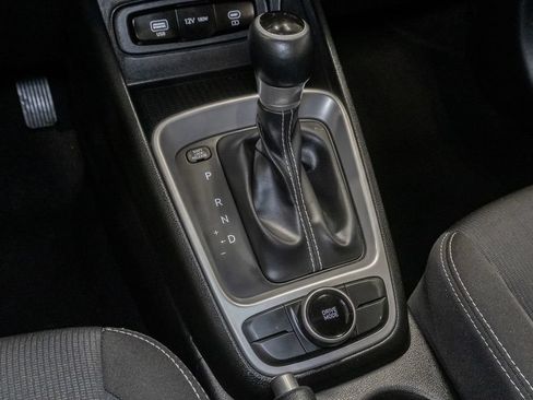 Used 2025 Hyundai Venue SEL FWD image 23