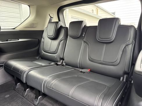 Used 2025 INFINITI QX80 Sensory image 12