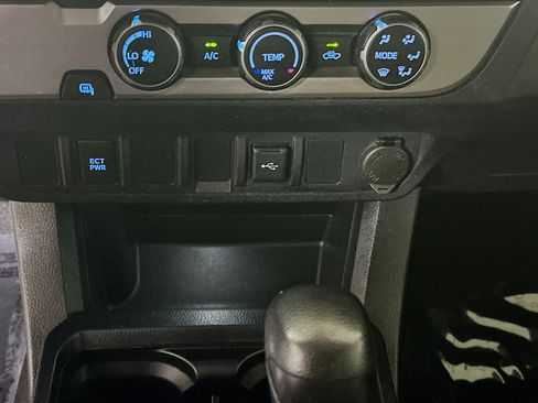 Used 2020 Toyota Tacoma SR w/ SR Convenience Package RWD image 22
