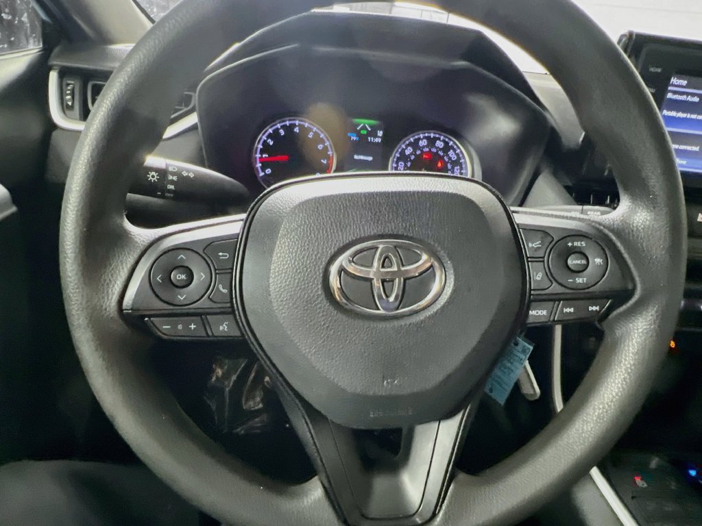 Used 2022 Toyota RAV4 LE FWD image 15