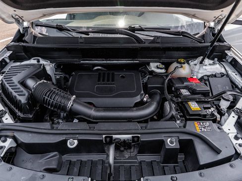 Used 2022 GMC Acadia SLE FWD image 21