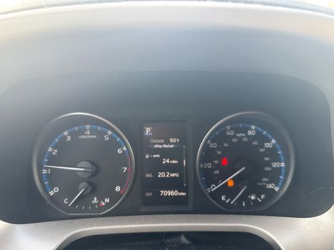 Used 2018 Toyota RAV4 LE w/ All Weather Liner Package FWD image 9