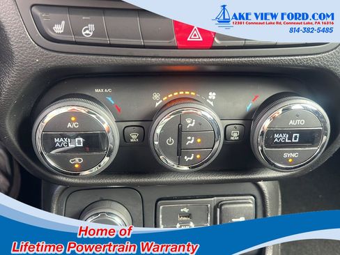 Used 2017 Jeep Renegade Latitude w/ Popular Equipment Group AWD/4WD image 35