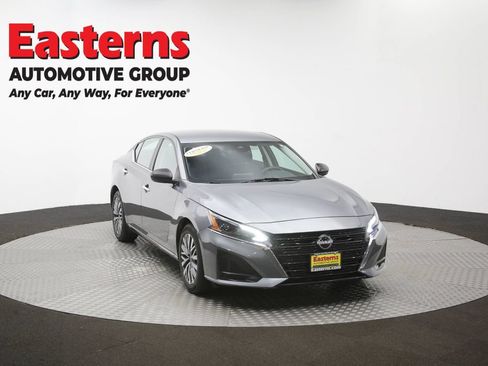 Used 2025 Nissan Altima 2.5 SV FWD image 50