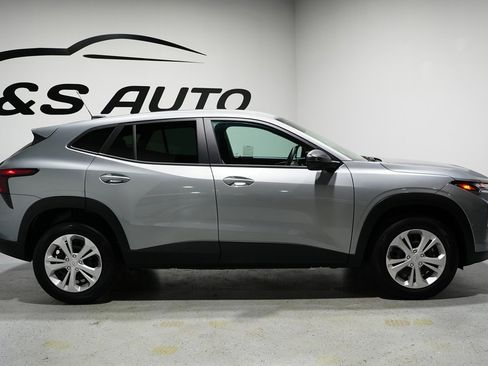 Used 2026 Chevrolet Trax LS w/ Driver Confidence Package image 4