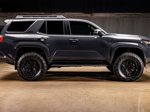 Used 2025 Toyota 4Runner TRD Off-Road Premium image 11