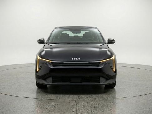 Used 2025 Kia K4 FWD image 2