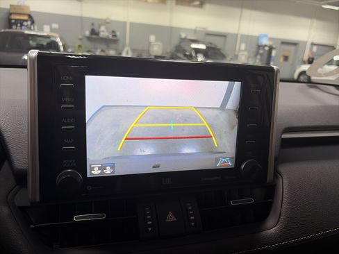 Used 2020 Toyota RAV4 Limited w/ Carpet Mat Package AWD/4WD image 20
