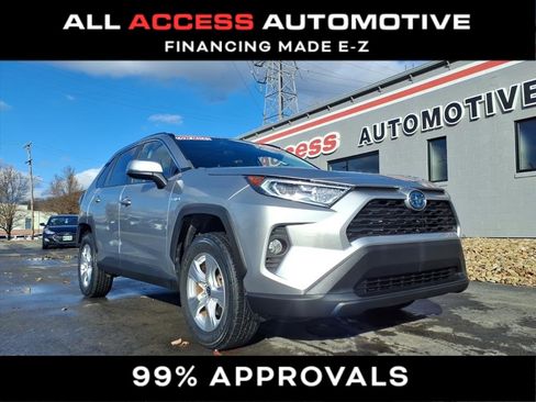 Used 2021 Toyota RAV4 XLE image 4