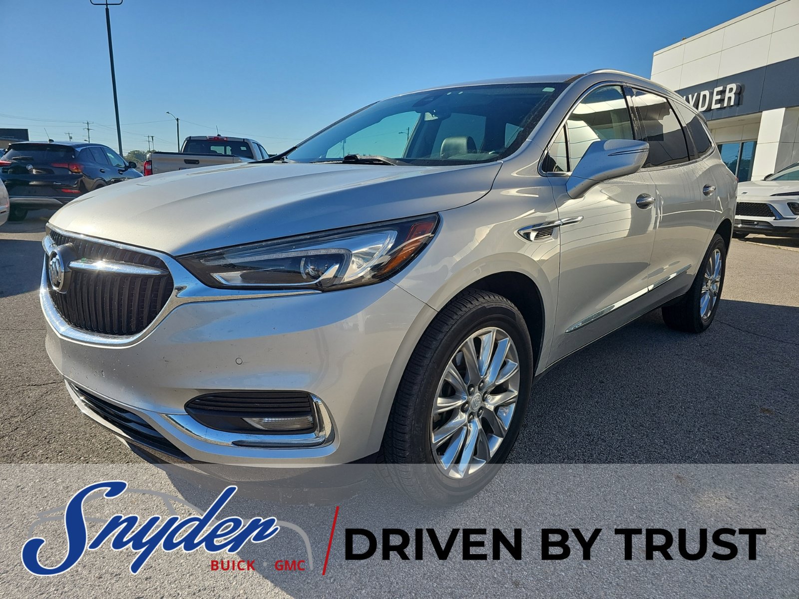 Used 2018 Buick Enclave Premium w/ Experience Buick Package AWD/4WD image 2