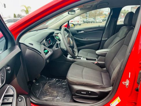 Used 2018 Chevrolet Cruze LT w/ LT Fleet Convenience Package FWD image 10