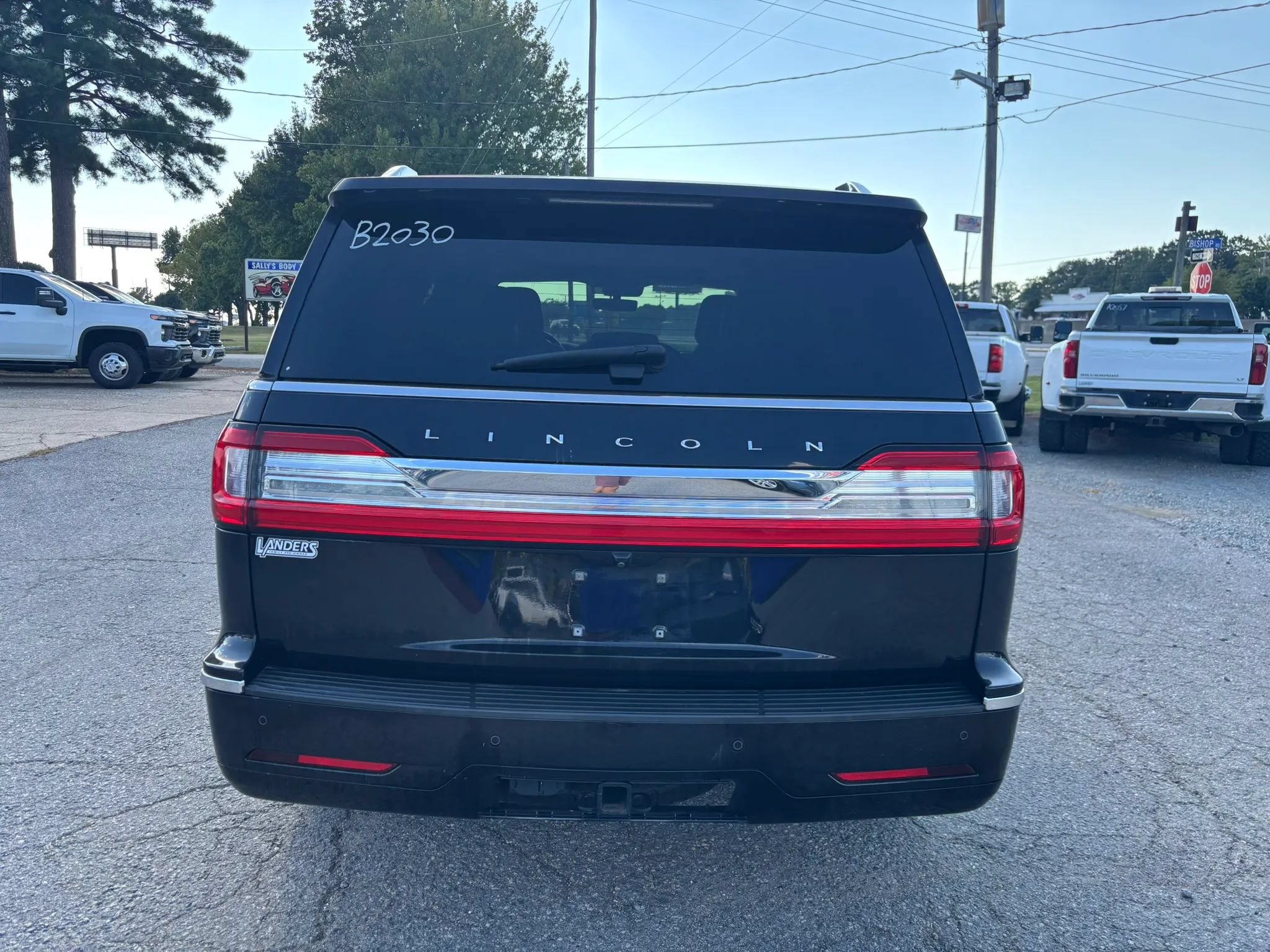Used 2020 Lincoln Navigator Reserve AWD/4WD image 4