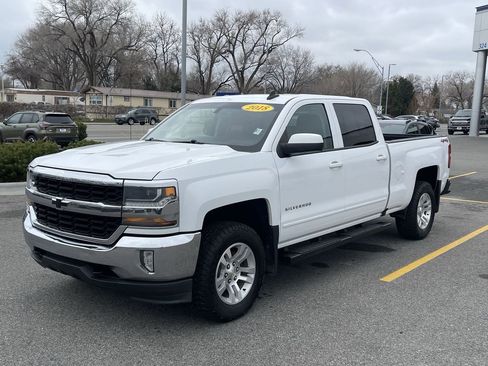 Used 2018 Chevrolet Silverado 1500 LT w/ LT Convenience Package AWD/4WD image 3