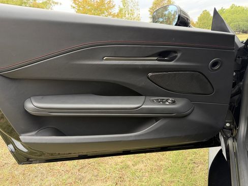 Used 2025 Aston Martin V8 Vantage Coupe image 15