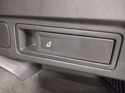 Certified 2024 Volkswagen Tiguan SE image 19