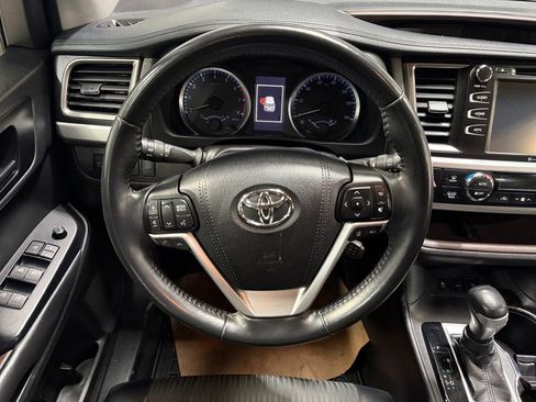 Used 2019 Toyota Highlander LE image 26