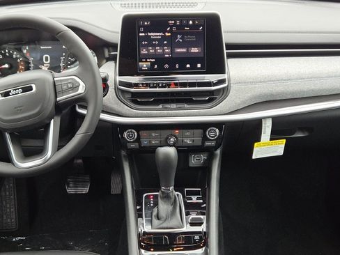 New 2026 Jeep Compass Latitude image 19