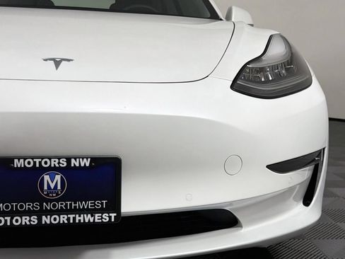 Used 2020 Tesla Model 3 Standard Range Plus RWD image 4
