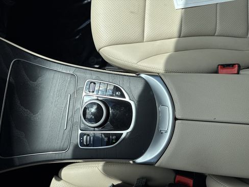 Used 2019 Mercedes-Benz GLC 300 4MATIC image 23