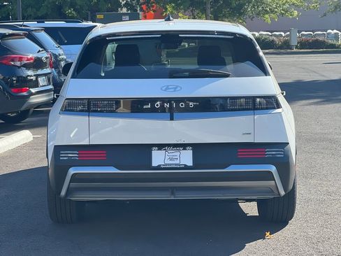 New 2025 Hyundai Ioniq 5 SE image 6
