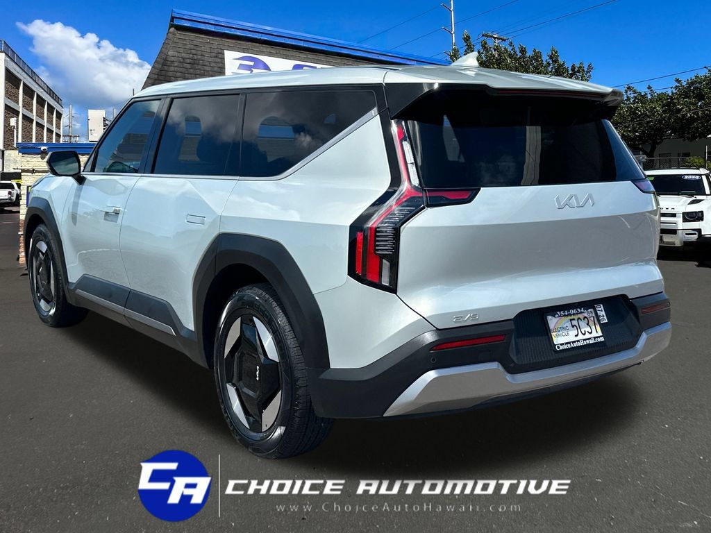 Used 2024 Kia EV9 Light Long Range RWD image 5