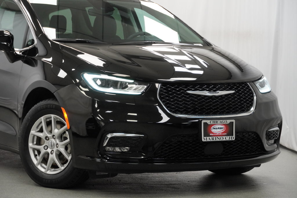Certified 2024 Chrysler Pacifica Touring-L FWD image 7
