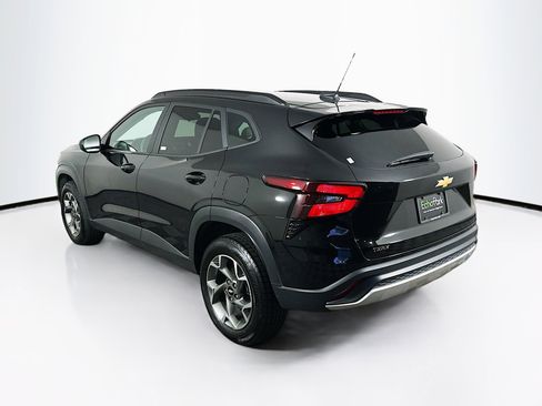 Used 2025 Chevrolet Trax LT FWD image 5