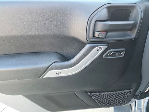 Used 2015 Jeep Wrangler Unlimited Sahara w/ Connectivity Group image 25