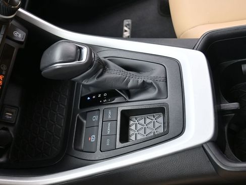 Used 2025 Toyota RAV4 XLE Premium image 10