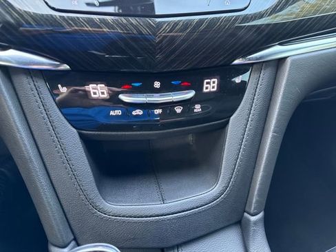 Used 2022 Cadillac XT6 Premium Luxury image 18